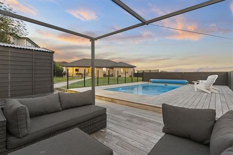 Photo of property in 6 Tirohanga Crescent, Stanmore Bay, Whangaparaoa, 0932