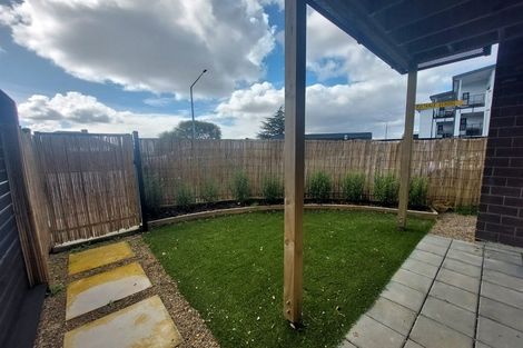 Photo of property in 1/1 Fruitvale Road, New Lynn, Auckland, 0600