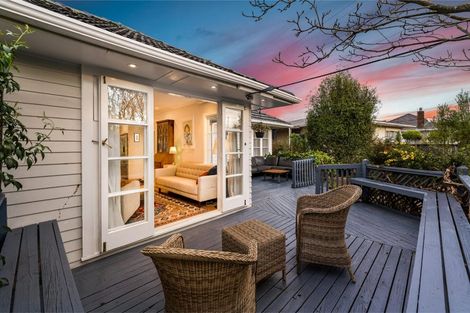 Photo of property in 9 Devon Street, Te Atatu South, Auckland, 0610