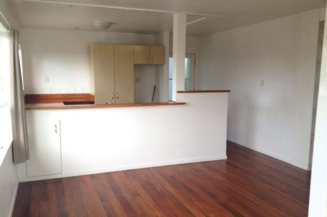 Photo of property in 1/44 Lysander Crescent, Beach Haven, Auckland, 0626