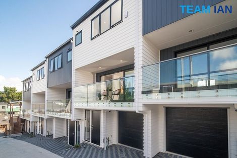 Photo of property in 8/18 Sylvan Crescent, Te Atatu South, Auckland, 0610