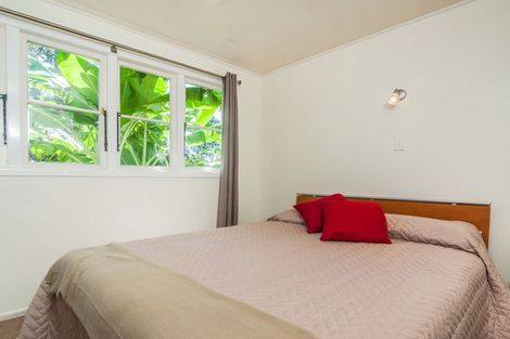 Photo of property in 165 Laingholm Drive, Laingholm, Auckland, 0604