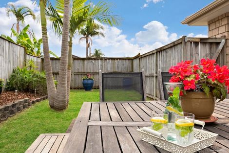 Photo of property in 19 Walter Haddrell Crescent, Flat Bush, Auckland, 2016