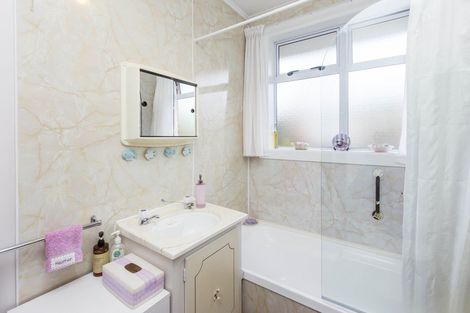 Photo of property in 2/15 Clouston Park Road, Ebdentown, Upper Hutt, 5018