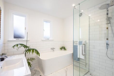 Photo of property in 22 Ridge Lane, New Plymouth, 4310