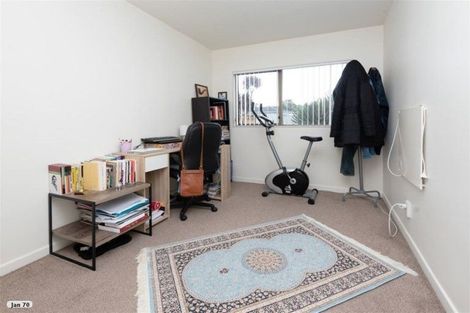 Photo of property in 9 Darren Crescent, Half Moon Bay, Auckland, 2012