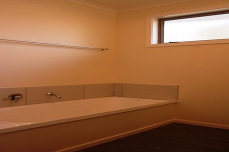 Photo of property in 27 Aniseed Grove, Timberlea, Upper Hutt, 5018