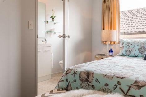 Photo of property in 7b Woodbank Drive, Glen Eden, Auckland, 0602