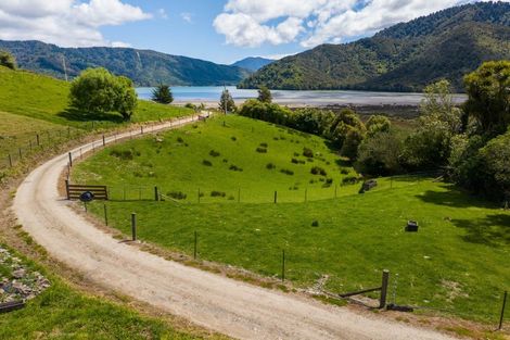 Photo of property in 1058 Queen Charlotte Drive, Linkwater, Picton, 7281