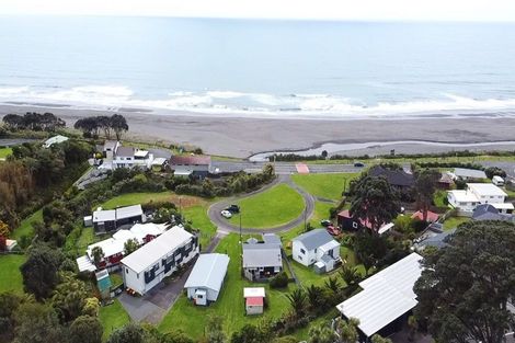 Photo of property in 30 Tasman Parade, Oakura, 4314