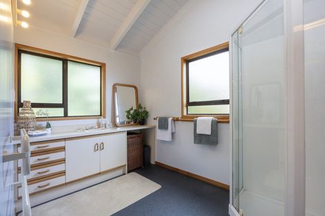 Photo of property in 109 Seaview Road, Piha, 0772