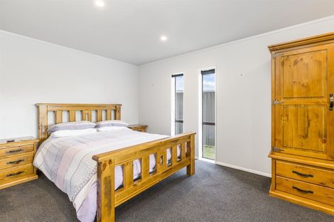 Photo of property in 2/99 Riverside Road, Orewa, 0931