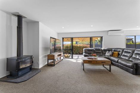 Photo of property in 28 Hawkins Place, Rangiora, 7400