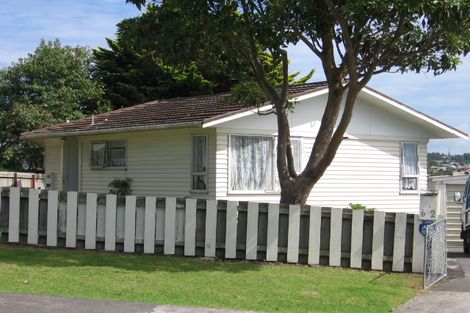 Photo of property in 62 Cedar Heights Avenue, Massey, Auckland, 0614