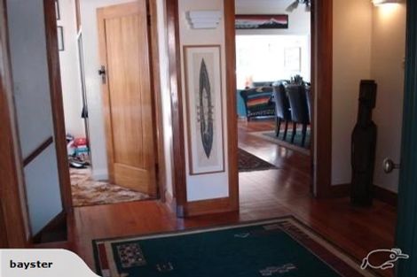 Photo of property in 28 Melbourne Road, Island Bay, Wellington, 6023