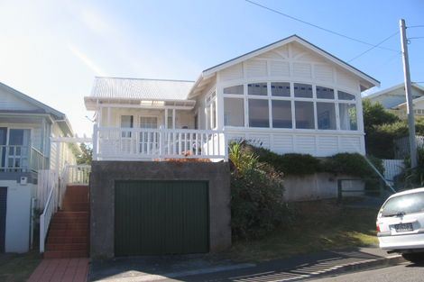 Photo of property in 24 Farm Road, Northland, Wellington, 6012