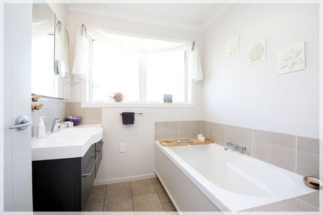 Photo of property in 12 Malthus Place, Foxton Beach, Foxton, 4815