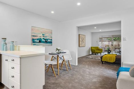 Photo of property in 2/118 Aorangi Road, Bryndwr, Christchurch, 8053