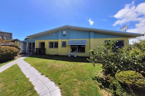 Photo of property in 102 Awanui Street, Merrilands, New Plymouth, 4312