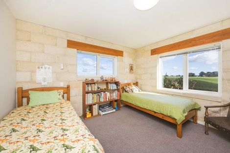 Photo of property in 63 Sutherland Road, Sanson, Palmerston North, 4479