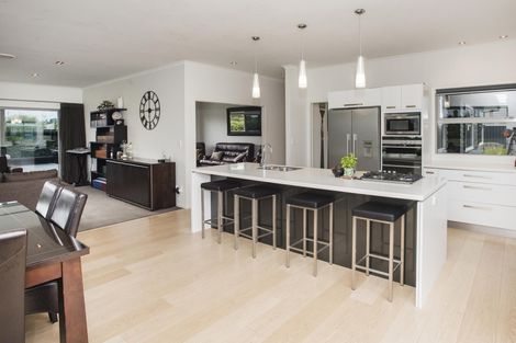 Photo of property in 2 Charteris Rise, Riverdale, Gisborne, 4010