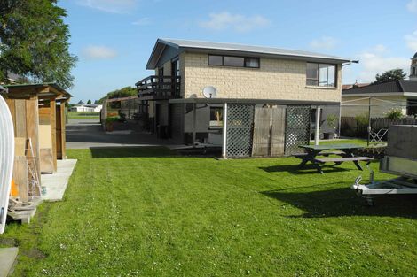 Photo of property in 12 Timaru Road, Waimate, 7924