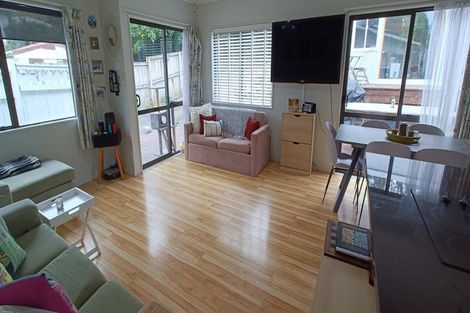 Photo of property in 2/213 Lake Road, Belmont, Auckland, 0622