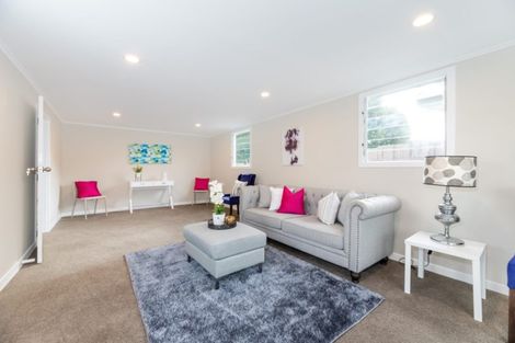 Photo of property in 10 Killington Crescent, Mangere, Auckland, 2022