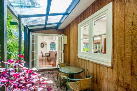 Photo of property in 165 Laingholm Drive, Laingholm, Auckland, 0604