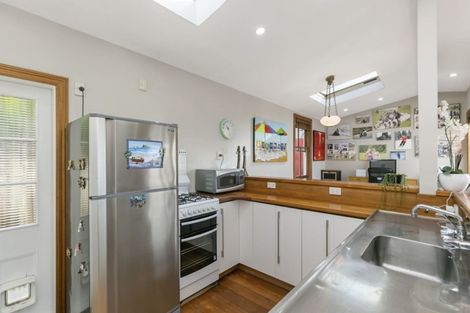 Photo of property in 285 Karaka Bay Road, Karaka Bays, Wellington, 6022