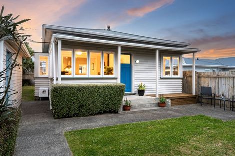 Photo of property in 19 Main Road, Titahi Bay, Porirua, 5022