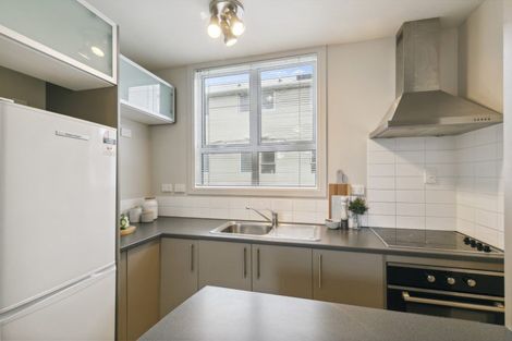 Photo of property in 3/127 Queens Drive, Lyall Bay, Wellington, 6022