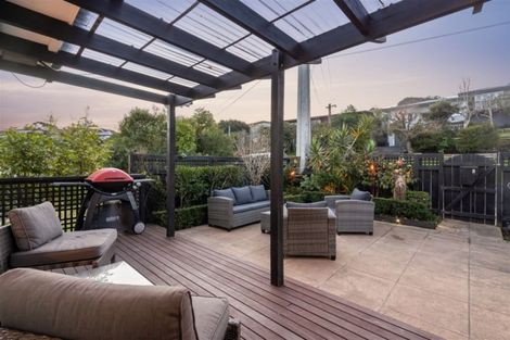 Photo of property in 44 Peter Terrace, Castor Bay, Auckland, 0620