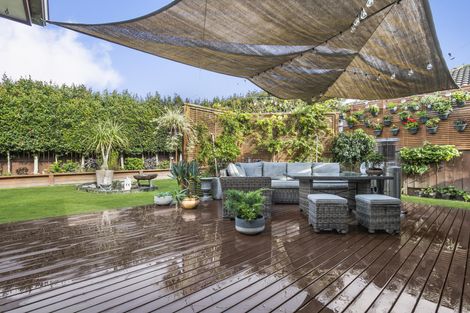 Photo of property in 72 Magic Way, Randwick Park, Auckland, 2105