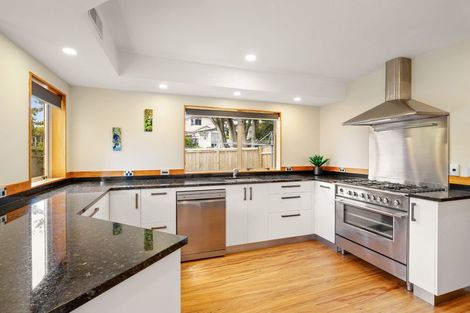 Photo of property in 10a Shelter Grove, Frankleigh Park, New Plymouth, 4310