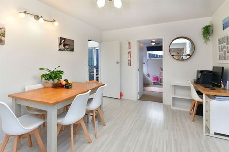 Photo of property in 43 Pohutukawa Avenue, Red Beach, 0932