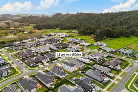 Photo of property in 12 Len Ireland Drive, Kumeu, 0810