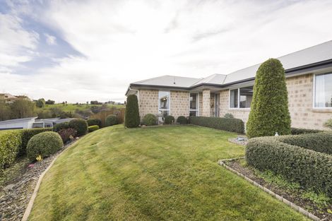 Photo of property in 28 Galea Grove, Kelvin Grove, Palmerston North, 4414