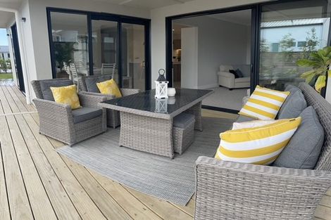 Photo of property in 16 Awatea Drive, Whitianga, 3510