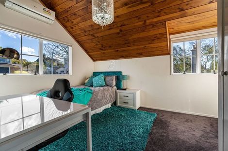 Photo of property in 138 Chelsea View Drive, Chatswood, Auckland, 0626