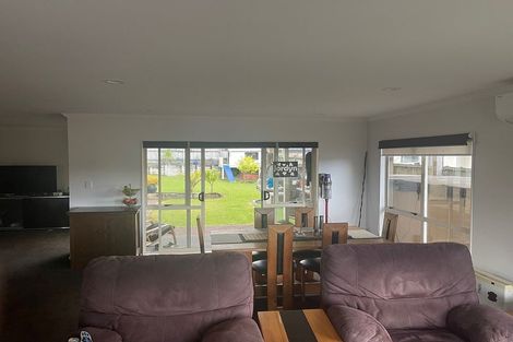 Photo of property in 4 Cinnabar Place, Westgate, Auckland, 0614