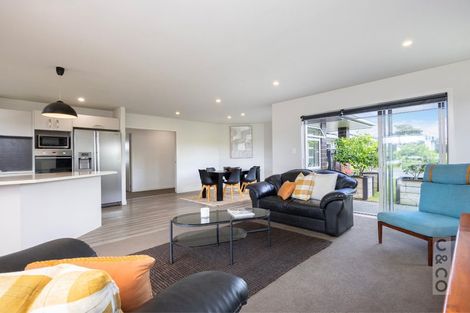 Photo of property in 96 Pohutukawa Parade, Riverhead, 0820