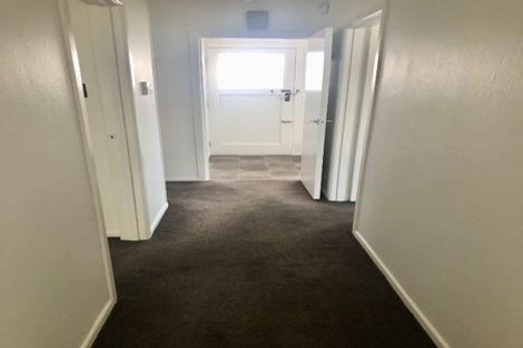 Photo of property in 40 Flanshaw Road, Te Atatu South, Auckland, 0610