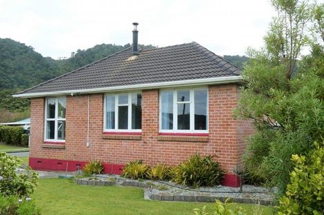 Photo of property in 84 Hall Street, Cobden, Greymouth, 7802