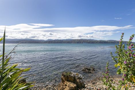 Photo of property in 285 Karaka Bay Road, Karaka Bays, Wellington, 6022