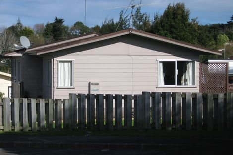 Photo of property in 3 Angeline Place, Massey, Auckland, 0614