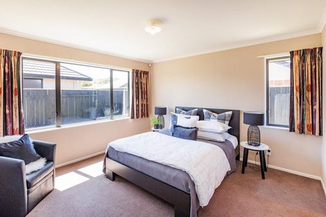 Photo of property in 4 Nevada Way, Kelvin Grove, Palmerston North, 4414