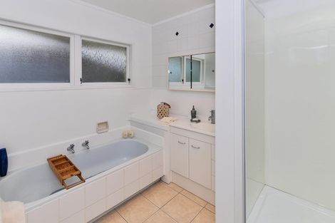 Photo of property in 1a Everglade Drive, Goodwood Heights, Auckland, 2105