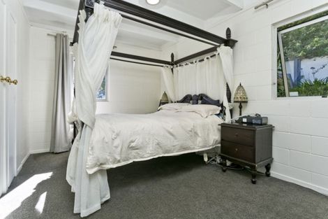 Photo of property in 8 Longwood Place, Forrest Hill, Auckland, 0620