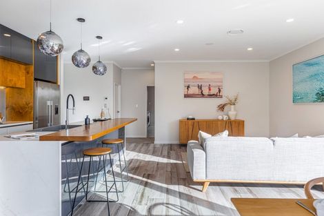 Photo of property in 14 Gilbransen Road, Kumeu, 0810